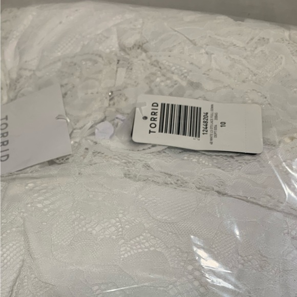 Torrid Women’s White Lace Off Shoulder A-Line Wedding Dress Size 10 NWT NIB - Picture 9 of 13